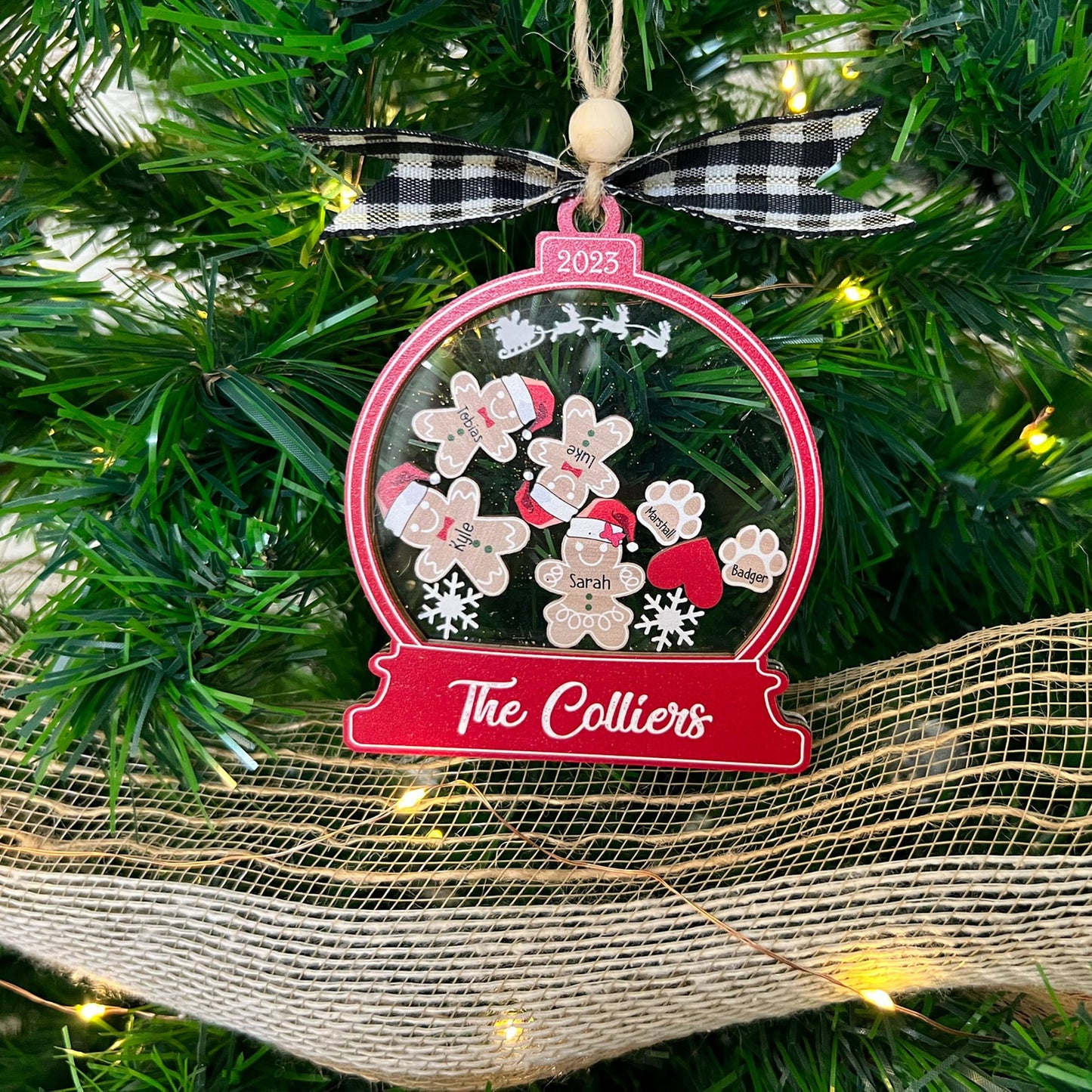 Cute Gingerbread with Christmas Hats Family Ornament 2026, 4D Customized Cookie Ornament Gift for Christmas, Custom Family Ornament
