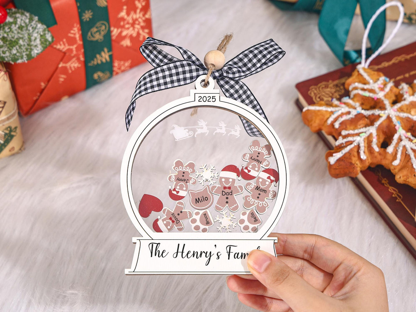 Personalized 2025 Family Gingerbread Ornament, 4D Shaker Xmas Decor