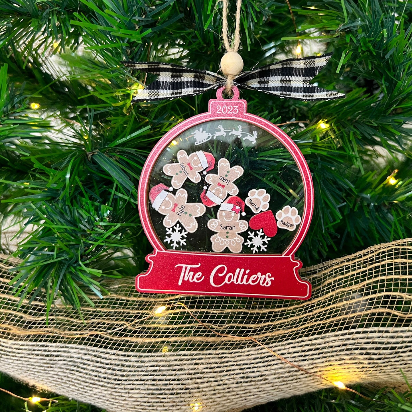 Cute Gingerbread with Christmas Hats Family Ornament 2026, 4D Customized Cookie Ornament Gift for Christmas, Custom Family Ornament