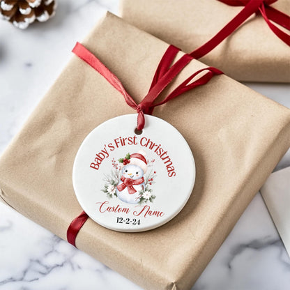 Ornement Personnalisé Premier Noël de Bébé, Prénom et Date Personnalisés, Décoration en Céramique Bonhomme de Neige, Souvenir de Vacances, Cadeau de Famille, Cadeau pour Collègue,